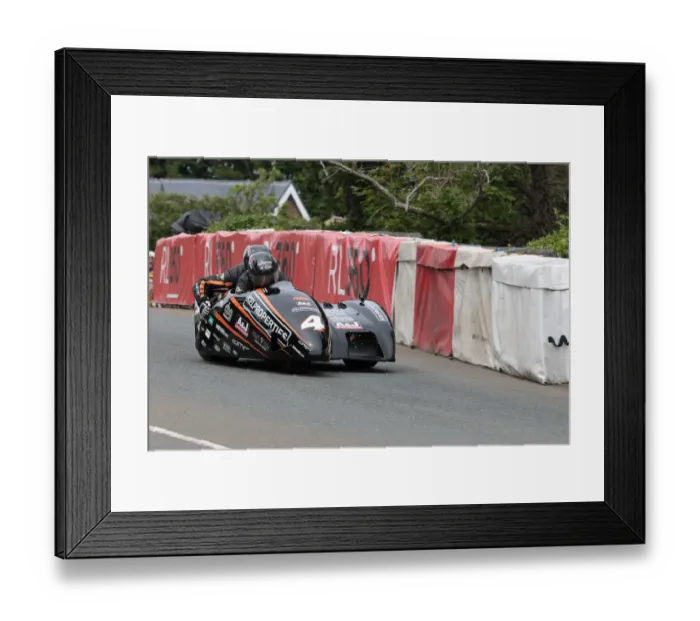 Framed Print : Dave Molyneux & Daryl Gibson (DMR 890) 2022 Sidecar TT Framed Print : Dave Molyneux & Daryl Gibson (DMR 890) 2022 Sidecar TT