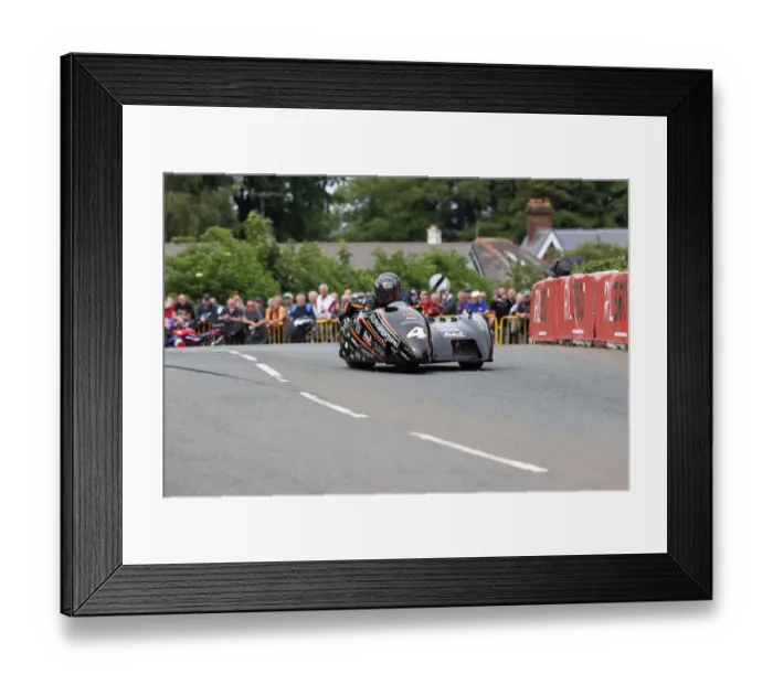 Framed Print : Dave Molyneux & Daryl Gibson (DMR 890) 2022 Sidecar TT Framed Print : Dave Molyneux & Daryl Gibson (DMR 890) 2022 Sidecar TT