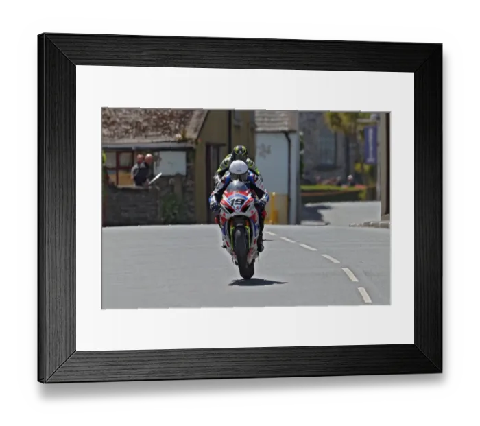 Framed Print : Shaun Anderson (Suzuki) 2022 Senior TT Framed Print : Shaun Anderson (Suzuki) 2022 Senior TT