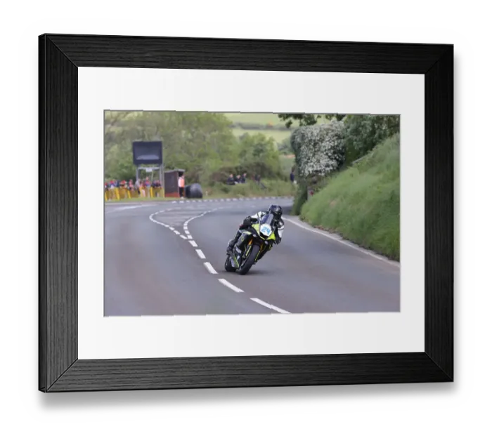 Framed Print : Tom Weedon (Yamaha) 2022 Supersport TT Framed Print : Tom Weedon (Yamaha) 2022 Supersport TT