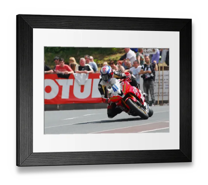 Framed Print : Si Fulton (Yamaha) 2012 Supersport TT Framed Print : Si Fulton (Yamaha) 2012 Supersport TT
