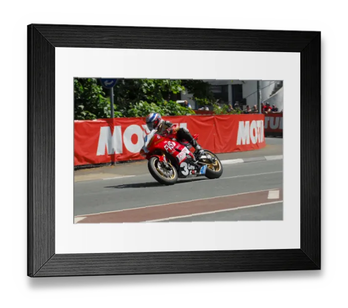 Framed Print : Si Fulton (Yamaha) 2012 Supersport TT Framed Print : Si Fulton (Yamaha) 2012 Supersport TT