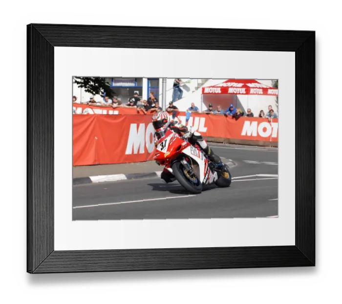 Framed Print : Si Fulton (Yamaha) 2011 Senior TT Framed Print : Si Fulton (Yamaha) 2011 Senior TT