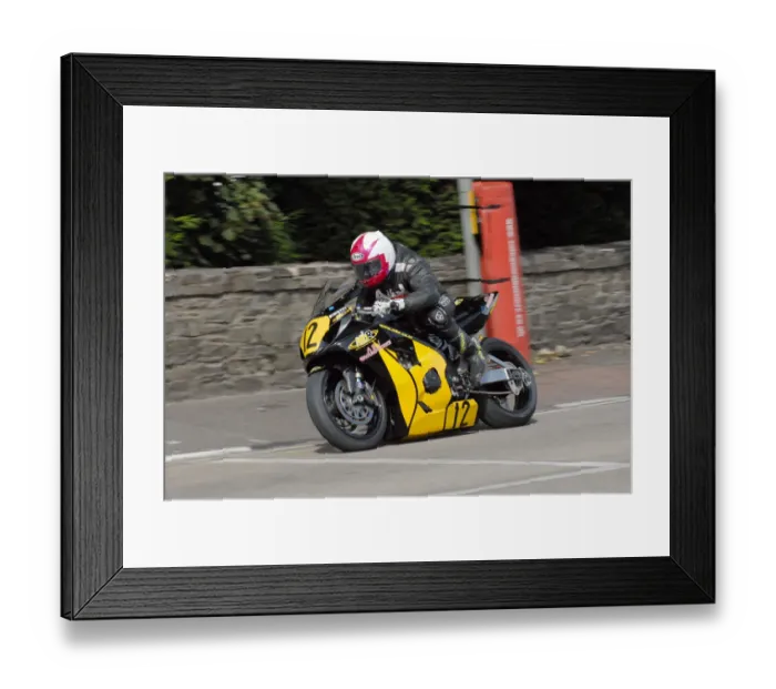 Framed Print : Si Fulton (Bullock Suzuki) 2009 Senior Manx Grand Prix Framed Print : Si Fulton (Bullock Suzuki) 2009 Senior Manx Grand Prix