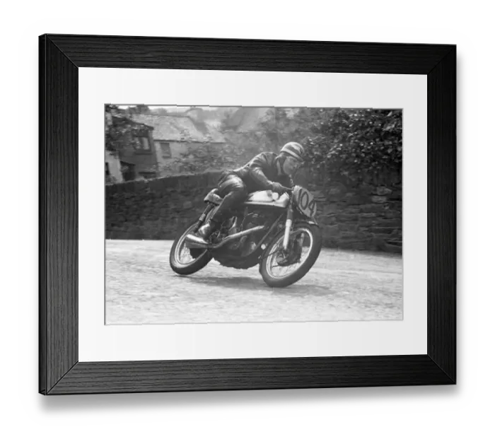 Framed Print : Alan Trow (Norton) 1955 Senior Manx Grand Prix Framed Print : Alan Trow (Norton) 1955 Senior Manx Grand Prix