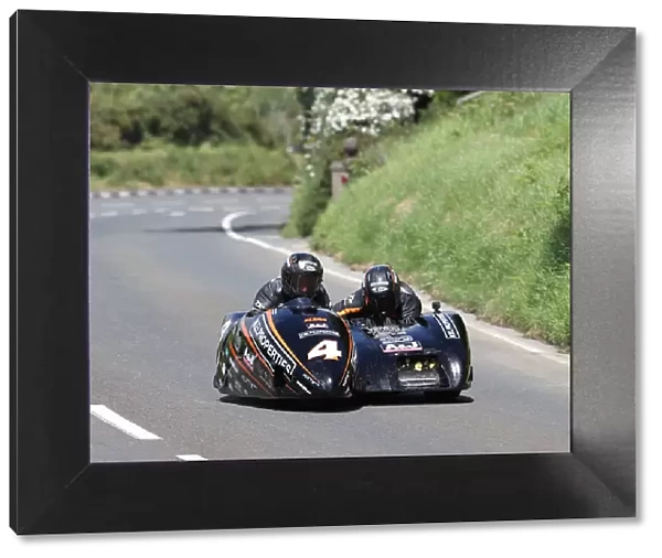 Dave Molyneux & Darryl Gibson (DMR 890) 2022 Sidecar TT