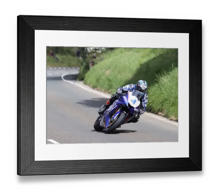 Framed Print : Ian Hutchinson (Yamaha) 2022 Supersport TT Framed Print : Ian Hutchinson (Yamaha) 2022 Supersport TT
