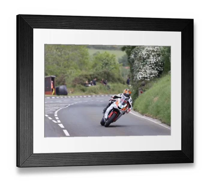 Framed Print : James Hinde (Yamaha) 2022 Supersport TT Framed Print : James Hinde (Yamaha) 2022 Supersport TT