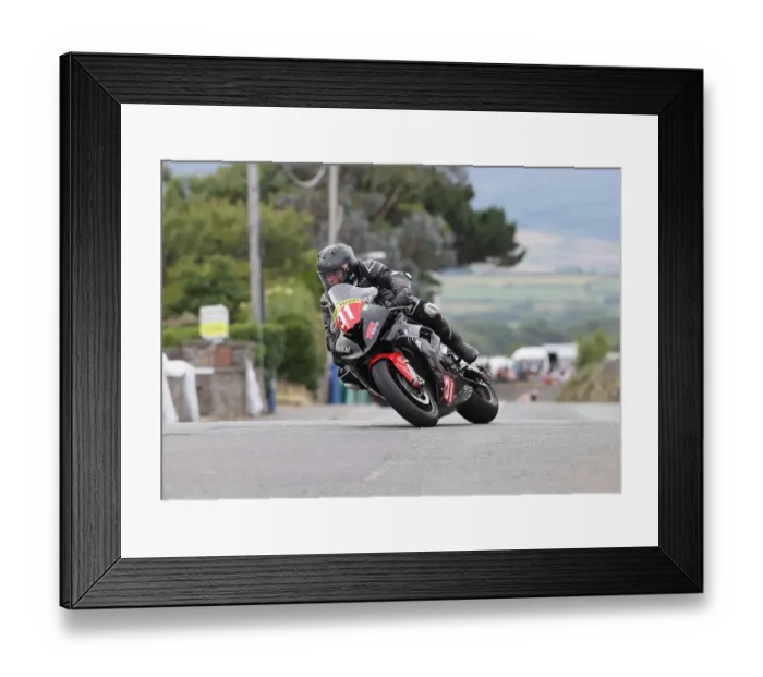 Framed Print : Mark Parrett (BMW) 2022 Southern 100 Framed Print : Mark Parrett (BMW) 2022 Southern 100
