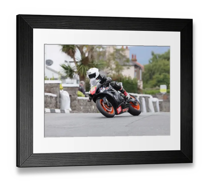Framed Print : Don Gilbert (Suzuki) 2022 Southern 100 Framed Print : Don Gilbert (Suzuki) 2022 Southern 100