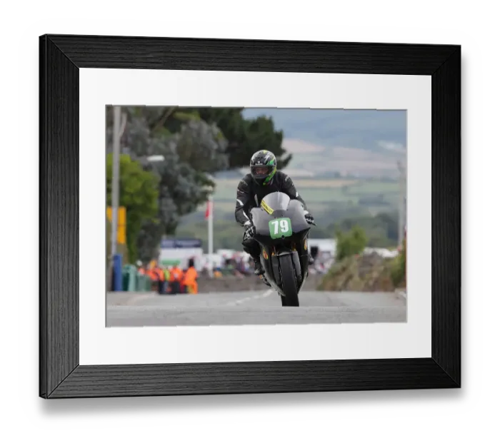 Framed Print : Denzyl Weavill (Honda) 2022 Southern 100 Framed Print : Denzyl Weavill (Honda) 2022 Southern 100