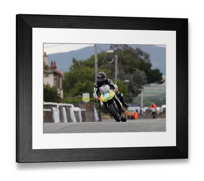 Framed Print : Stephen Tobin (Kawasaki) 2022 Southern 100 Framed Print : Stephen Tobin (Kawasaki) 2022 Southern 100