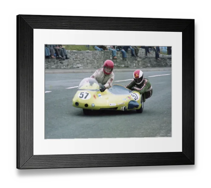 Framed Print : John Bullivant & Chris Fenton (Kawasaki) 1982 Southern 100 Framed Print : John Bullivant & Chris Fenton (Kawasaki) 1982 Southern 100