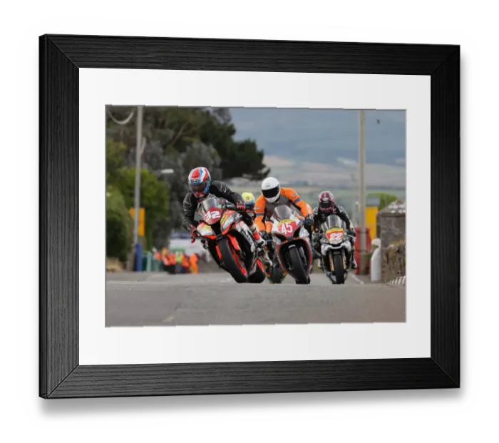Framed Print : Richard Eglin (Kawasaki) and Daniel Forbes (Suzuki) 2022 Southern 100 Framed Print : Richard Eglin (Kawasaki) and Daniel Forbes (Suzuki) 2022 Southern 100