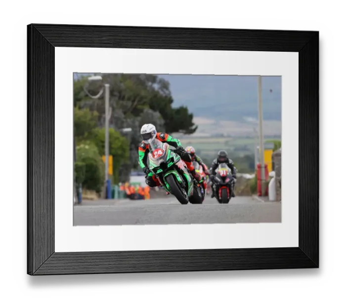 Framed Print : Jonathan Perry (Kawasaki) 2022 Southern 100 Framed Print : Jonathan Perry (Kawasaki) 2022 Southern 100