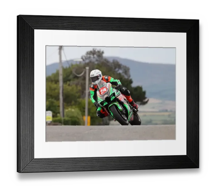 Framed Print : Jonathan Perry (Kawasaki) 2022 Southern 100 Framed Print : Jonathan Perry (Kawasaki) 2022 Southern 100