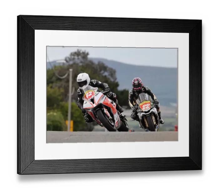 Framed Print : Jamie Williams (BMW) and Paul Jordan (Yamaha) 2022 Southern 100 Framed Print : Jamie Williams (BMW) and Paul Jordan (Yamaha) 2022 Southern 100