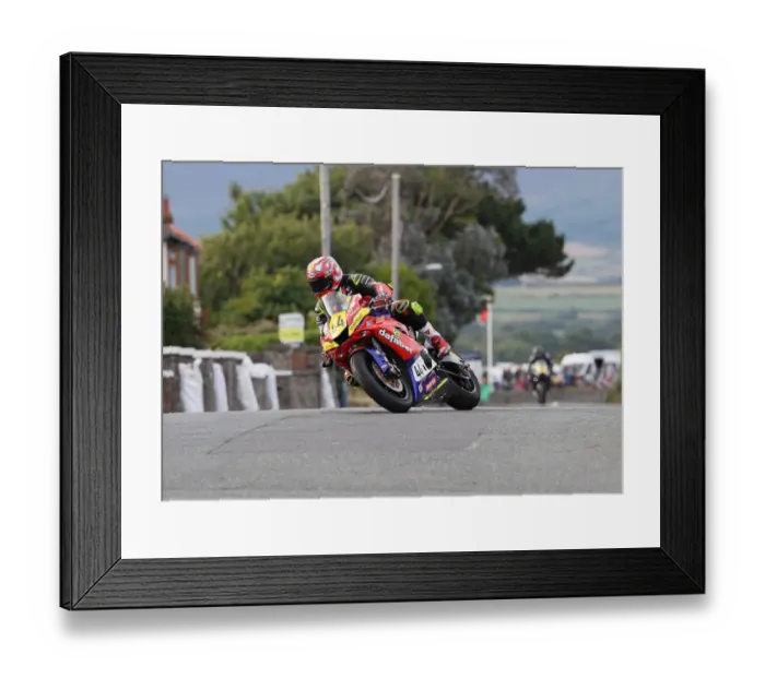 Framed Print : Rob Hodson (Yamaha) 2022 Southern 100 Framed Print : Rob Hodson (Yamaha) 2022 Southern 100