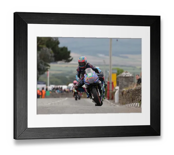 Framed Print : Oliver Dean (Aprilia) 2022 Southern 100 Framed Print : Oliver Dean (Aprilia) 2022 Southern 100