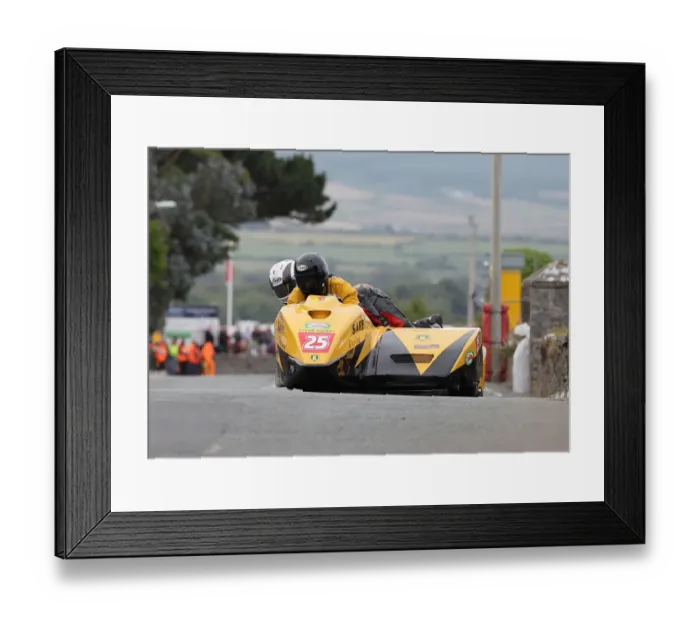 Framed Print : Dave Marshall & Mark Gash (DMR Suzuki) 2022 Southern 100 Framed Print : Dave Marshall & Mark Gash (DMR Suzuki) 2022 Southern 100