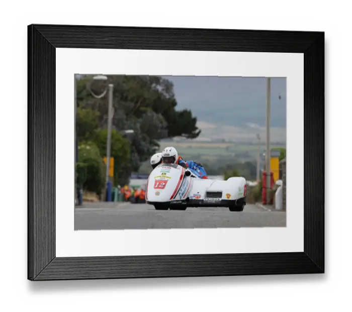 Framed Print : Michael Jackson & Liam Gordon (DMR Suzuki) 2022 Southern 100 Framed Print : Michael Jackson & Liam Gordon (DMR Suzuki) 2022 Southern 100