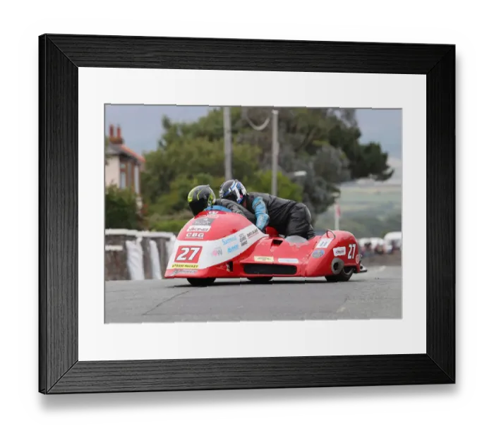 Framed Print : Nigel Smith & Ian Tennant (Ireson Honda) 2022 Southern 100 Framed Print : Nigel Smith & Ian Tennant (Ireson Honda) 2022 Southern 100