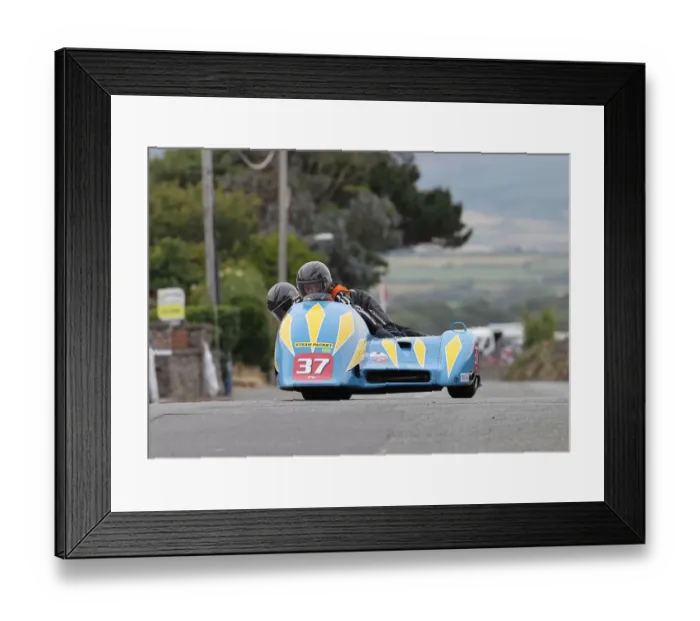 Framed Print : Alun Thomas & Kenny Cole (Ireson Honda) 2022 Southern 100 Framed Print : Alun Thomas & Kenny Cole (Ireson Honda) 2022 Southern 100