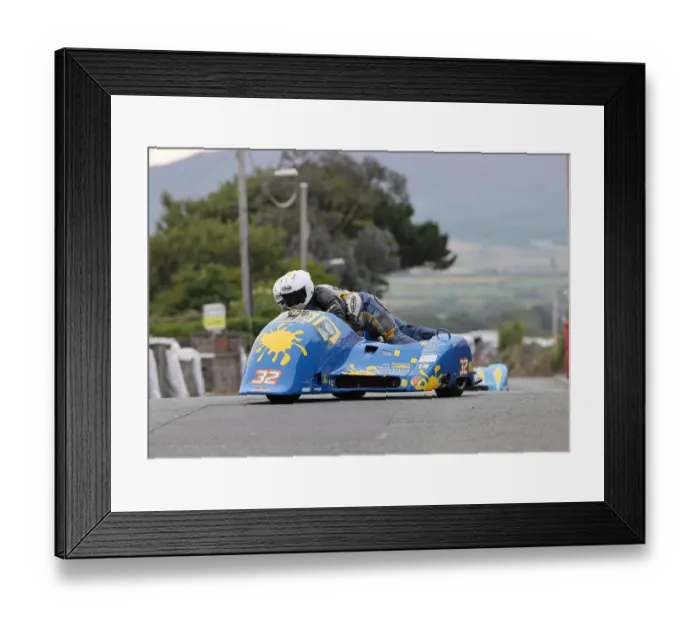 Framed Print : Dave Quirk & Karl Schofield (Ireson Suzuki) 2022 Southern 100 Framed Print : Dave Quirk & Karl Schofield (Ireson Suzuki) 2022 Southern 100