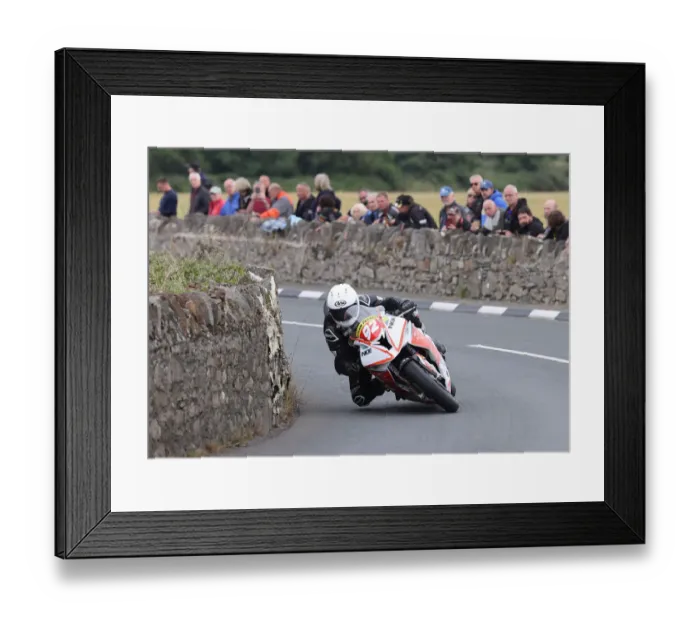 Framed Print : Jamie Williams (BMW) 2022 Southern 100