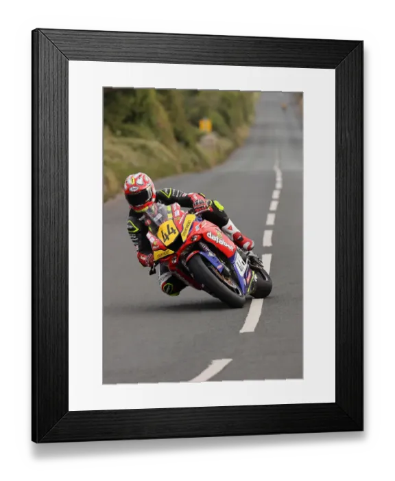 Framed Print : Rob Hodson (Yamaha) 2022 Southern 100 Framed Print : Rob Hodson (Yamaha) 2022 Southern 100
