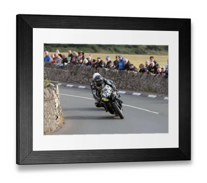 Framed Print : Tom Snow (Yamaha) 2022 Southern 100 Framed Print : Tom Snow (Yamaha) 2022 Southern 100