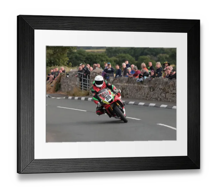 Framed Print : Andy Sellars (Yamaha) 2022 Southern 100 Framed Print : Andy Sellars (Yamaha) 2022 Southern 100