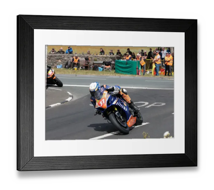 Framed Print : Martin Simpson (Suzuki) 2022 Southern 100 Framed Print : Martin Simpson (Suzuki) 2022 Southern 100