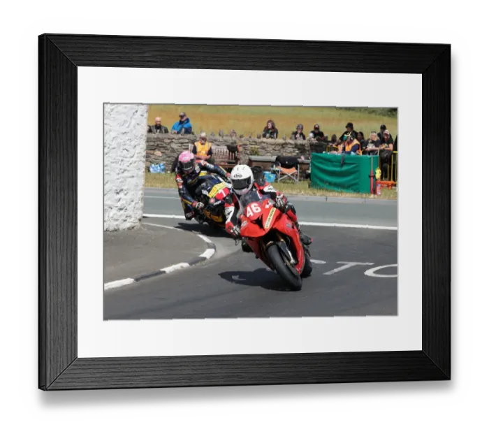 Framed Print : Anthony Redmond (BMW) 2022 Southern 100 Framed Print : Anthony Redmond (BMW) 2022 Southern 100