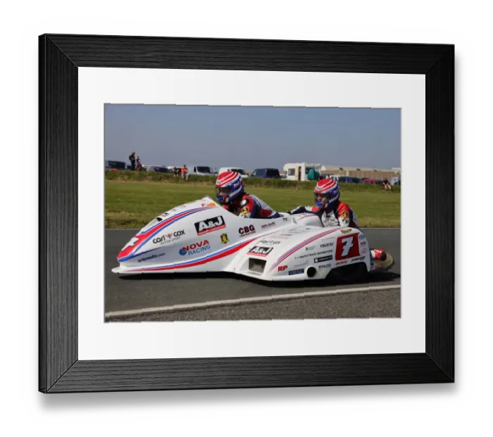 Framed Print : Dave Molyneux & Harry Payne (Yamaha) 2019 Jurby Day Framed Print : Dave Molyneux & Harry Payne (Yamaha) 2019 Jurby Day