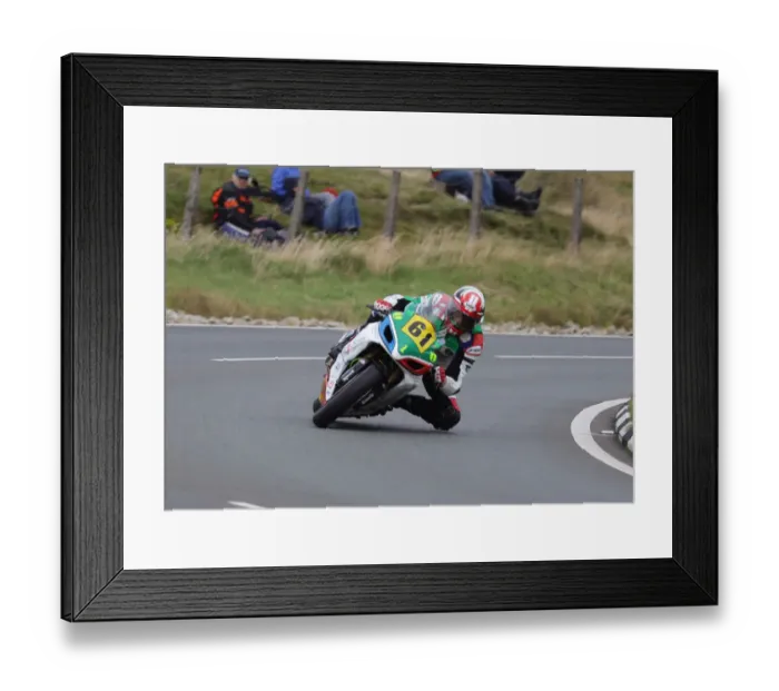 Framed Print : Jim Barnett (Suzuki) 2019 Senior Manx Grand Prix Framed Print : Jim Barnett (Suzuki) 2019 Senior Manx Grand Prix