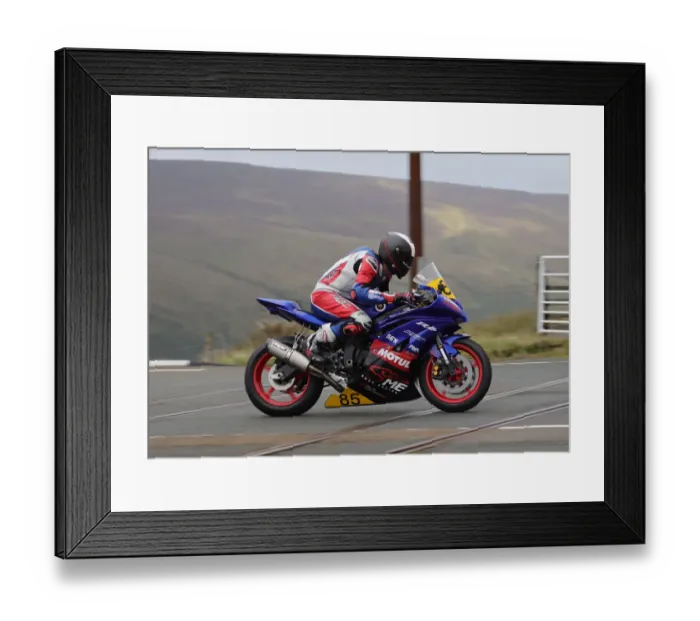 Framed Print : Chris Stuart (Yamaha) 2019 Senior Manx Grand Prix Framed Print : Chris Stuart (Yamaha) 2019 Senior Manx Grand Prix
