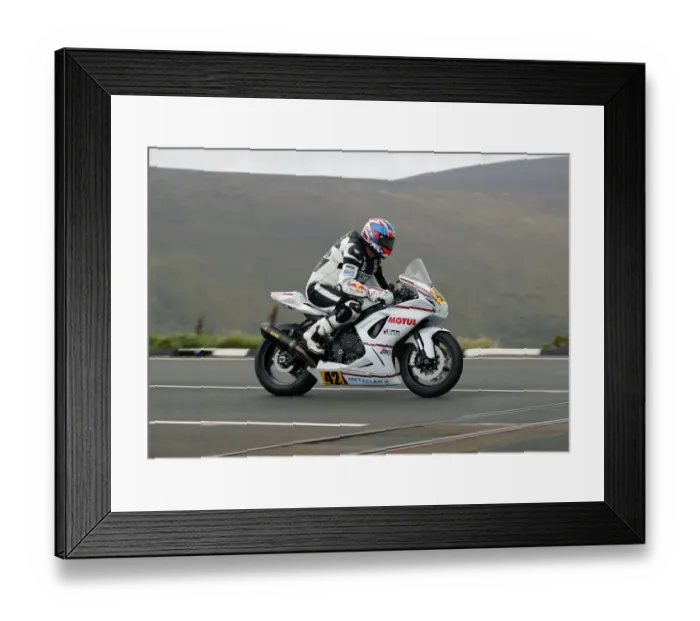 Framed Print : Nick Southerwood (Suzuki) 2019 Senior Manx Grand Prix Framed Print : Nick Southerwood (Suzuki) 2019 Senior Manx Grand Prix