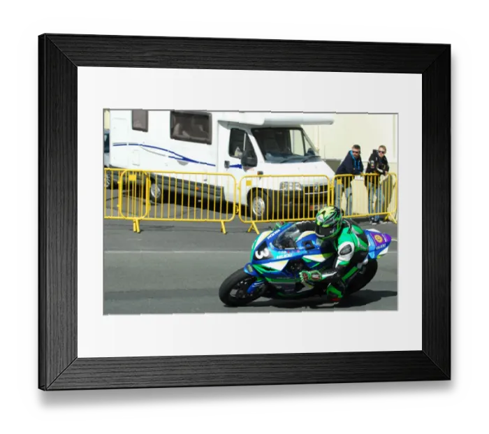 Framed Print : Andrew Dudgeon (Suzuki) Junior Manx Grand Prix Framed Print : Andrew Dudgeon (Suzuki) Junior Manx Grand Prix