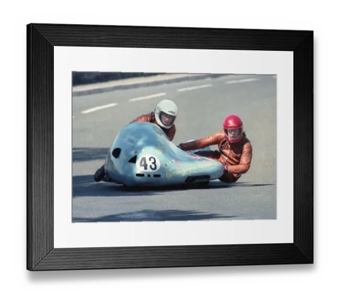 Framed Print : Sreve Fargher & Michael Keggin (Kawasaki) 1980 Southern 100 Framed Print : Sreve Fargher & Michael Keggin (Kawasaki) 1980 Southern 100