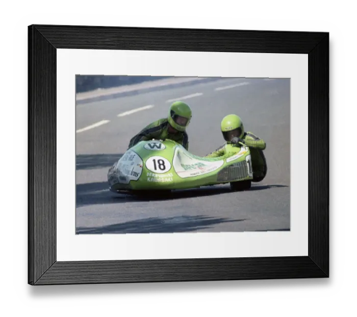 Framed Print : Srephen Noble & Mervyn Noble (Kawasaki) 1980 Southern 100 Framed Print : Srephen Noble & Mervyn Noble (Kawasaki) 1980 Southern 100