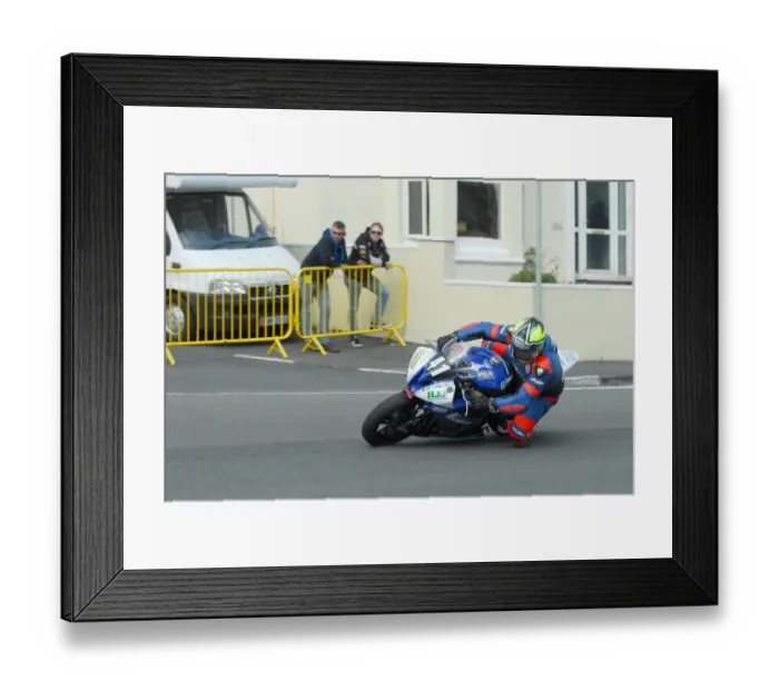 Framed Print : Wayne Humble (Yamaha) 2016 Junior Manx Grand Prix Framed Print : Wayne Humble (Yamaha) 2016 Junior Manx Grand Prix