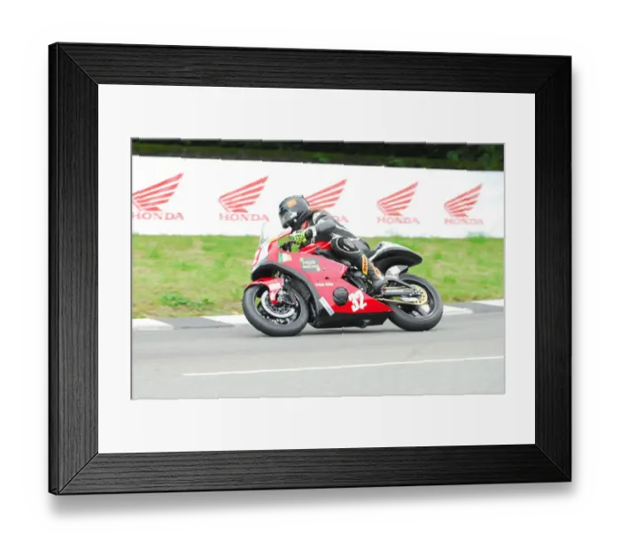 Framed Print : Dave Butler (Kawasaki) 2016 Newcomers Manx Grand Prix Framed Print : Dave Butler (Kawasaki) 2016 Newcomers Manx Grand Prix