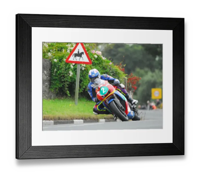 Framed Print : Nick Jefferies (Kawasaki) 2016 Supertwin Manx Grand Prix