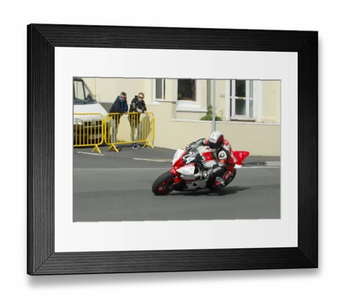 Framed Print : Justin Collins (Yamaha) 2016 Junior Manx Grand Prix