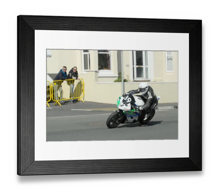 Framed Print : Matt Moore (Yamaha) 2016 Junior Manx Grand Prix