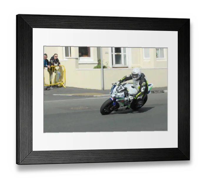 Framed Print : Richard Duncan (Yanaha) 2016 Junior Manx Grand Prix Framed Print : Richard Duncan (Yanaha) 2016 Junior Manx Grand Prix