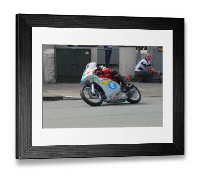 Framed Print : William Dunlop (Honda) 2016 Junior Classic TT Framed Print : William Dunlop (Honda) 2016 Junior Classic TT