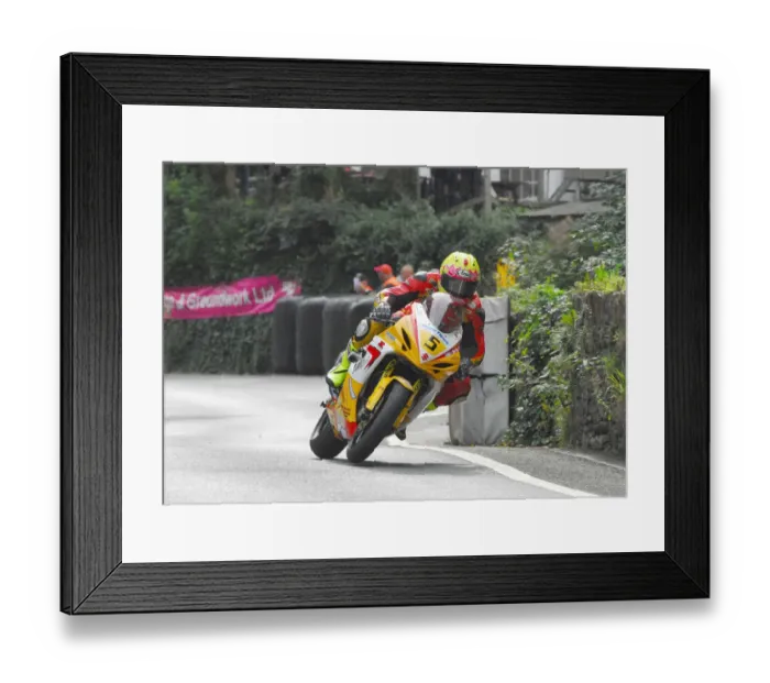 Framed Print : Glenn Harrison (Suzuki) 2016 Senior Manx Grand Prix