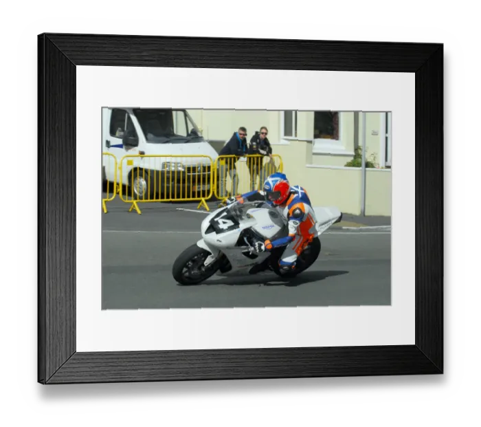 Framed Print : Murray McConnachie (Triumph) 2016 Junior Manx Grand Prix Framed Print : Murray McConnachie (Triumph) 2016 Junior Manx Grand Prix